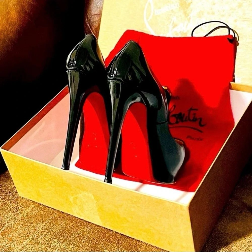 Christian Louboutin Lady Peep Maryjane twist. EU37 Ultra glossy Patent black.